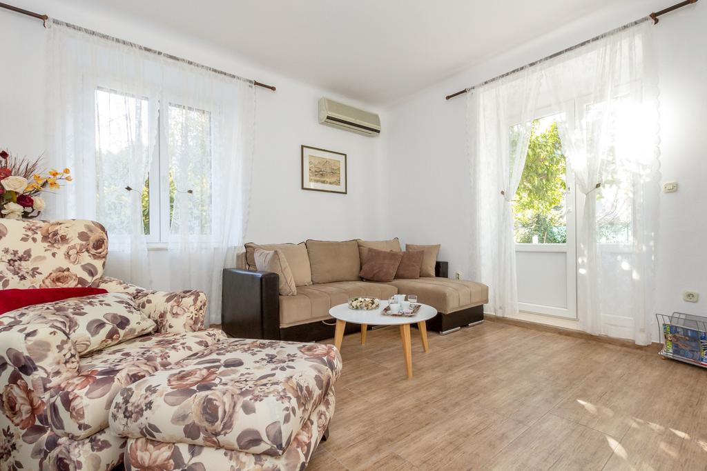 For All Seasons Apartment Split Room photo